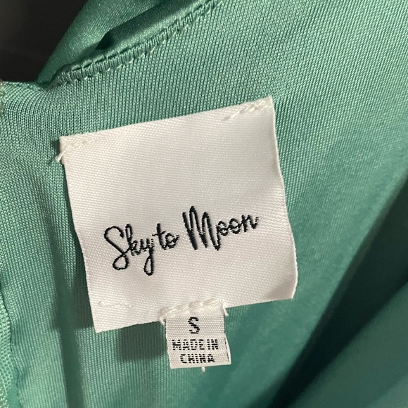 Selling green mini dress - Picture 4 of 5